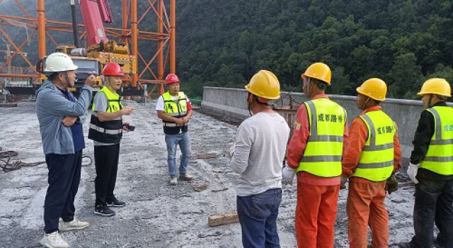 四川九绵高速LJ25合同段钢箱梁缆索吊装系统及临时钢便桥拆除安全顺利完成